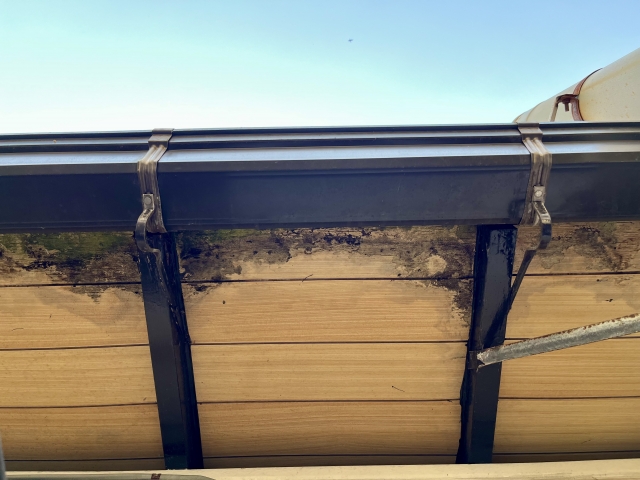 劣化した軒先のイメージ