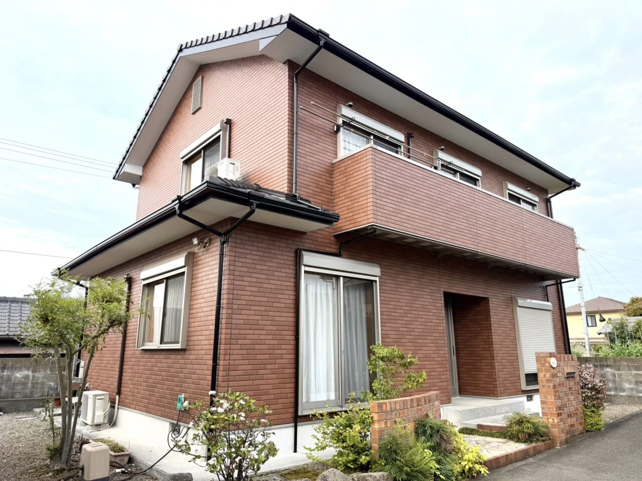 西条市で外壁クリヤー塗装｜意匠サイディングを活かす高耐候施工事例